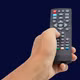 [GALLERY] Đừng vứt pin điều khiển TV theo cách này kẻo gây cháy nổ 