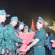 Lãnh đạo Bộ Quốc phòng, Bộ Tổng Tham mưu, Tổng cục Chính trị tặng hoa chúc mừng đoàn Việt Nam hoàn thành nhiệm vụ trở về nước.