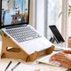 [GALLERY] Dùng laptop sai cách, nhiều người âm thầm làm hại cột sống cổ