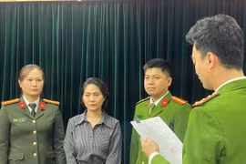 Show “Về đây bốn cánh chim trời” bể phút chót, nữ giám đốc hầu tòa