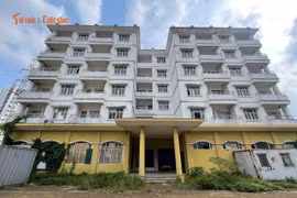 Gần 20 năm bỏ hoang, 3 tòa tái định cư ở Hà Nội ngày càng xuống cấp