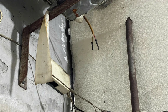 Người dân thấp thỏm sống trong căn nhà nứt, lún giữa Hà Nội