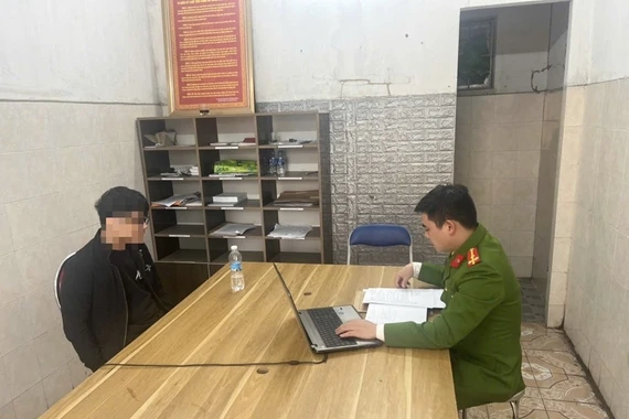 Tạt dung dịch tẩy bồn cầu vào mặt người tình vì chia tay bất thành