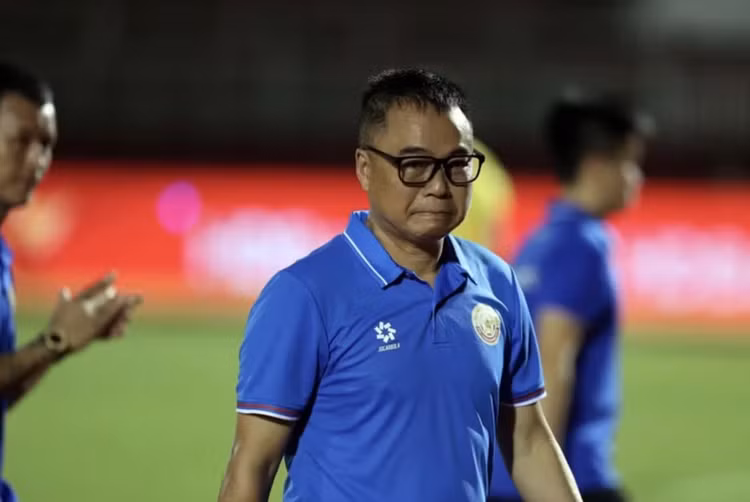 Trụ hạng V.League đang là ca khó với HLV Trần Tiến Đại (ảnh N.K)