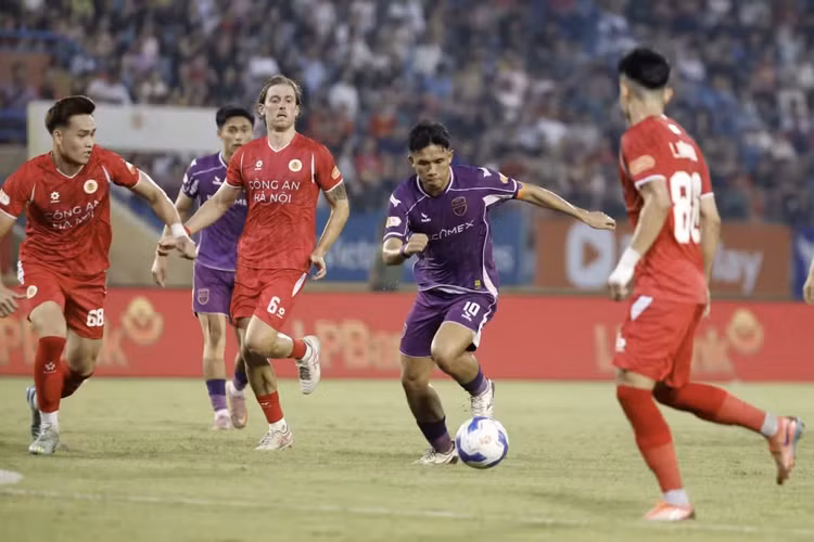 Becamex TPHCM liệu có vượt qua được cửa khó để ở lại V.League mùa sau?