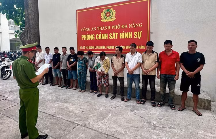 Các đối tượng tại cơ quan công an - Ảnh: Công an TP. Đà Nẵng