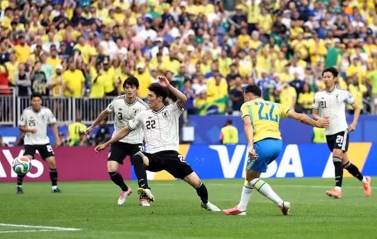 Gabriel Martinelli dứt điểm nâng tỷ số lên 2-1 cho Brazil. (Ảnh: FIFA)