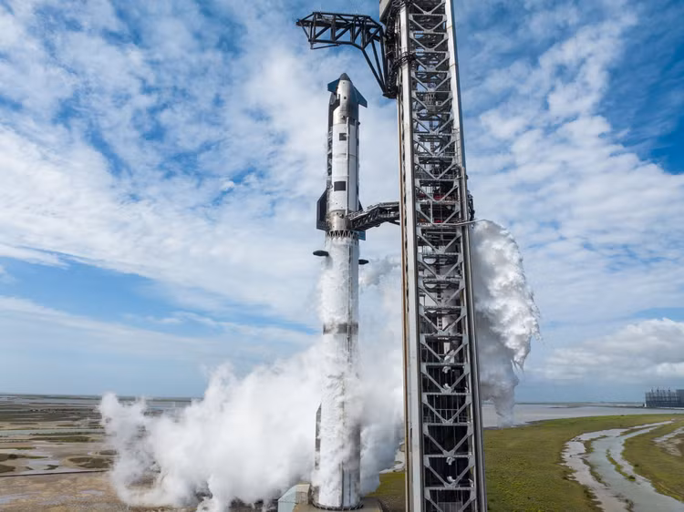 starship-v3-puts-an-explosive-end-to-its-first-successful-flight-6.jpg