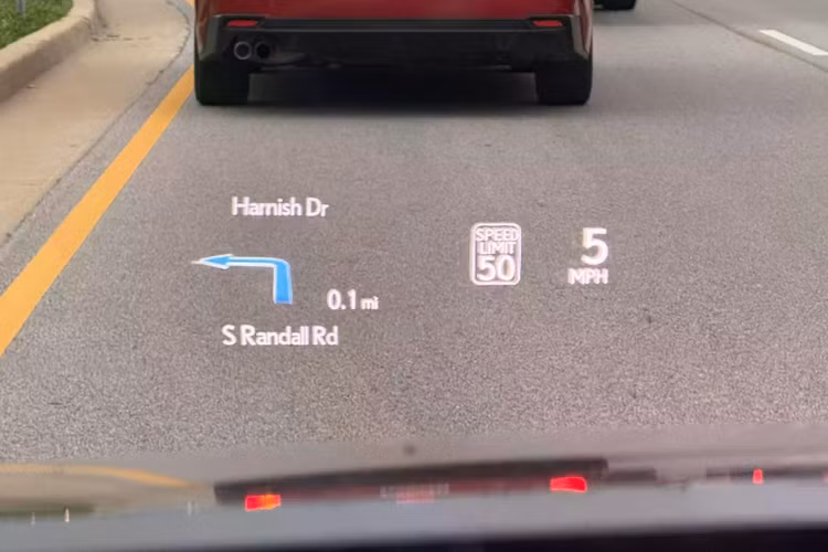 Chức năng hướng dẫn của các ứng dụng định vị ngừng hoạt động trên HUD cũng như bảng đồng hồ taplo.