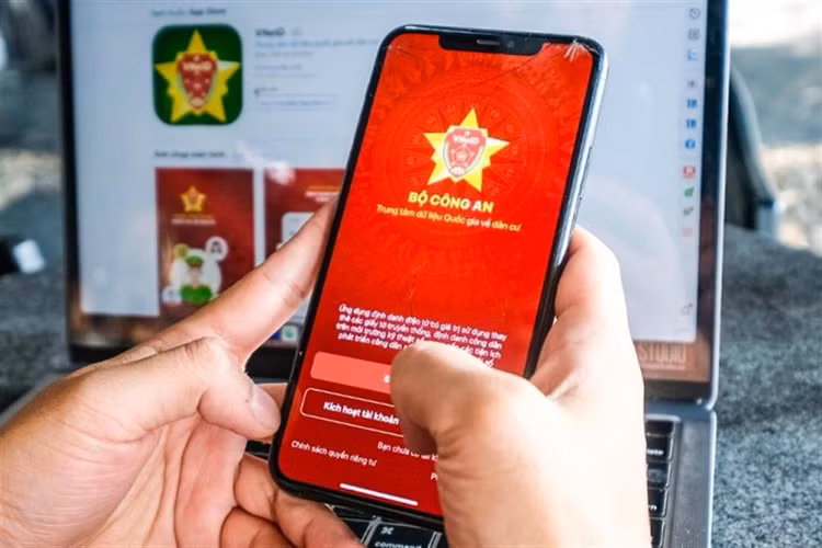 Người dân cần cảnh giác chiêu cũ yêu cầu cài đặt phần mềm VNeID giả mạo tái diễn.