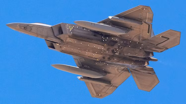 f-22-new-tanks-pods-underside-view.jpg