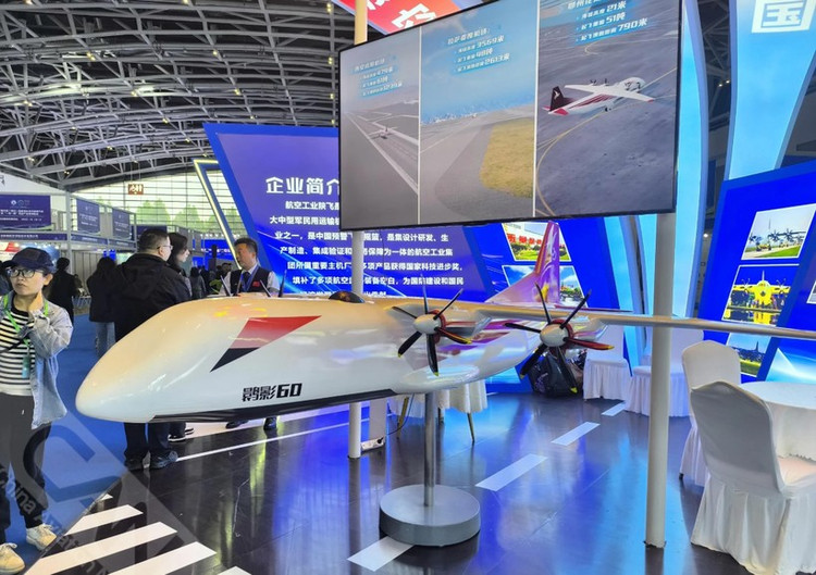 Mô hình máy bay chở hàng không người lái hạng nặng Ibis Shadow 60. Ảnh: Defense Blog.