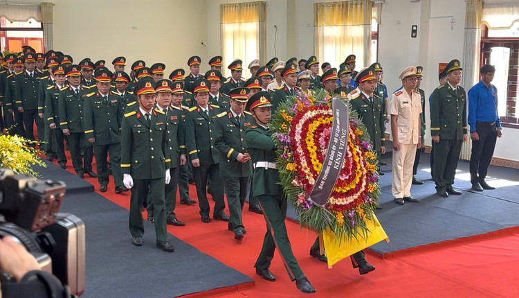 Lực lượng vũ trang tỉnh Quảng Ngãi tại Lễ viếng nguyên Chủ tịch nước Trần Đức Lương.