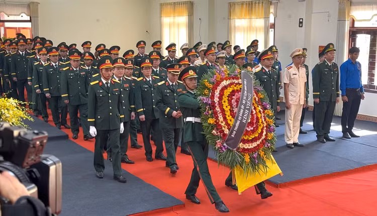 Lực lượng vũ trang tỉnh Quảng Ngãi tại Lễ viếng nguyên Chủ tịch nước Trần Đức Lương.