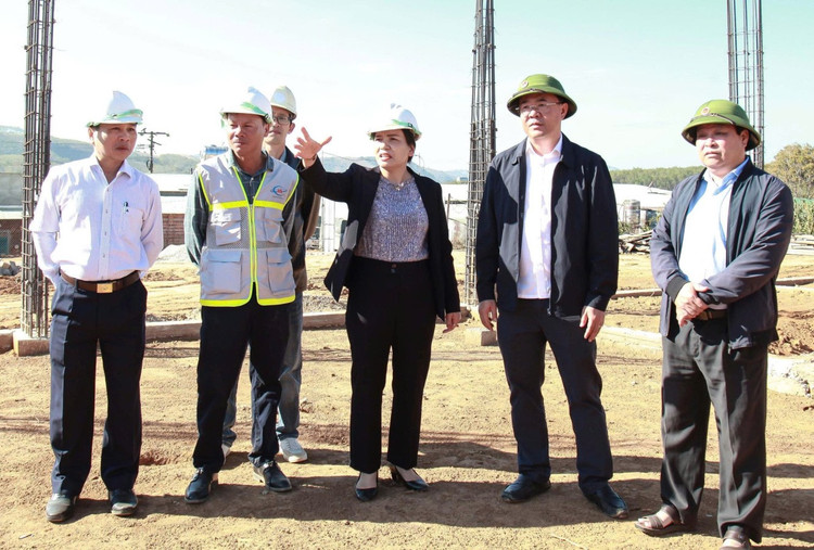 Phó Chủ tịch Thường trực UBND tỉnh Y Ngọc tại hiện trường. Ảnh: UBND tỉnh