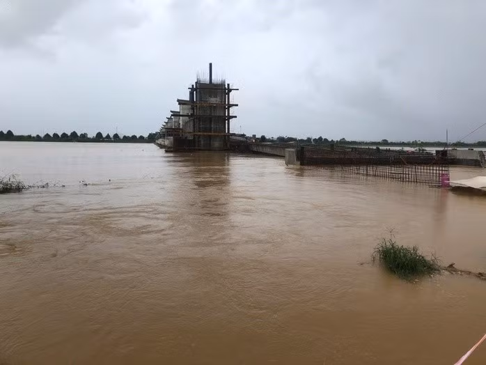 Hiện lũ trên sông Trà Khúc đã vượt báo động 3