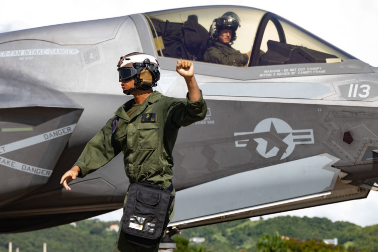 प्यूर्टो रिको के जोस अपोंटे डे ला टोरे हवाई अड्डे पर अमेरिकी F-35B लाइटनिंग II विमान। फोटो: माइकल गेविन 1000022848.jpg