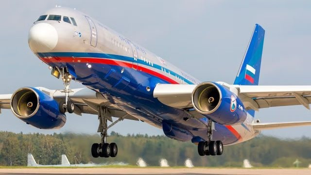 Máy bay chở khác dân dụng TU-214. Ảnh: KAPO