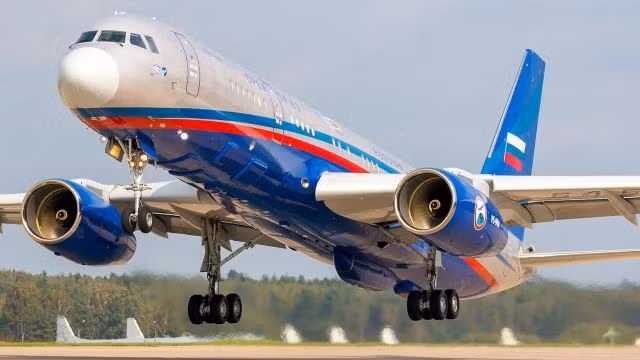 Máy bay chở khác dân dụng TU-214. Ảnh: KAPO