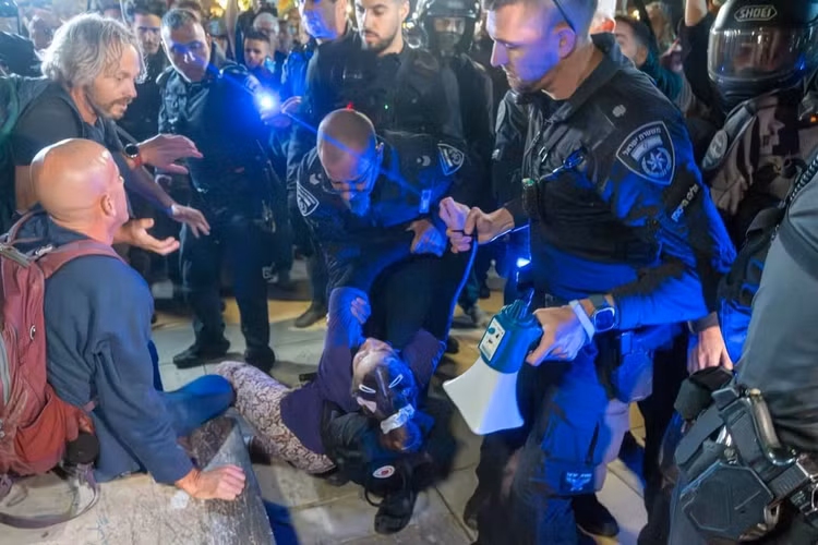 the-occupation-police-violently-dispersed-and-made-16-arrests-at-a-demonstration-in-tel-aviv-aga.jpg