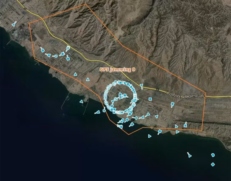 Các con tàu biển hiển thị thành những vòng tròn trên đất liền. Ảnh: Windward.