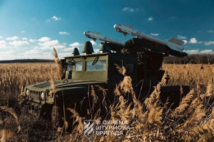 large-ukraine-reinforces-air-defense-network-with-converted-r-73-air-to-air-missiles-on-us-humvee-vehicle-1920-001-60184c0a-53bbeba463.jpg