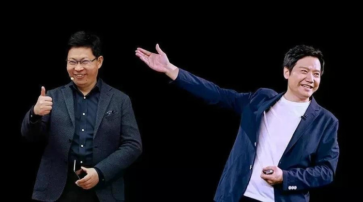 Yu Chengdong và Lei Jun. Ảnh: QQ News.