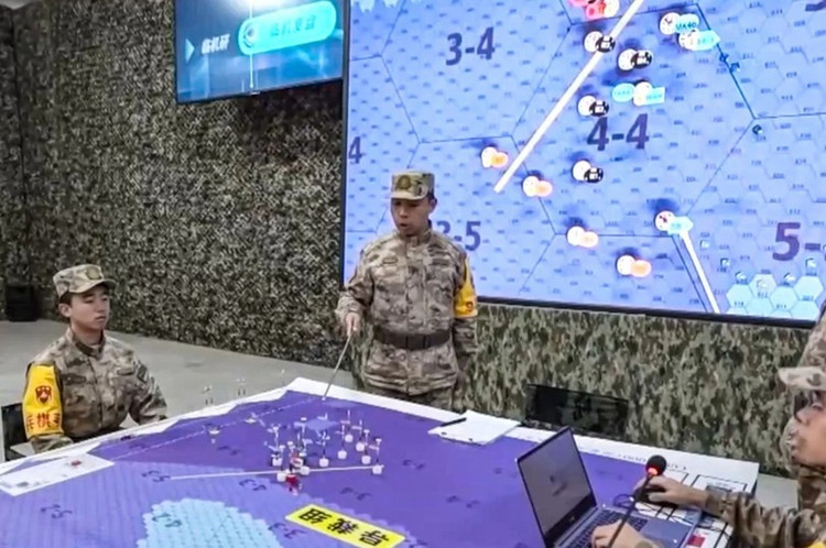 Diễn tập chiến tranh mô phỏng cuộc chạm trán giữa các phi cơ chiến đấu đa năng của Trung Quốc và Pháp. Ảnh: CCTV.