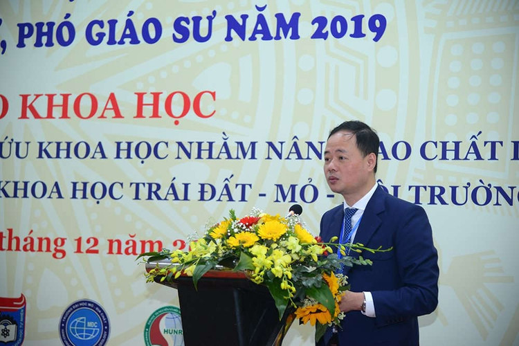 Tân Giáo sư Trần Hồng Thái phát biểu