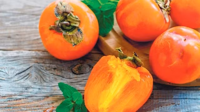 Trong quả hồng có flavonoid và vitamin C được biết đến với đặc tính chống oxy hóa tốt.