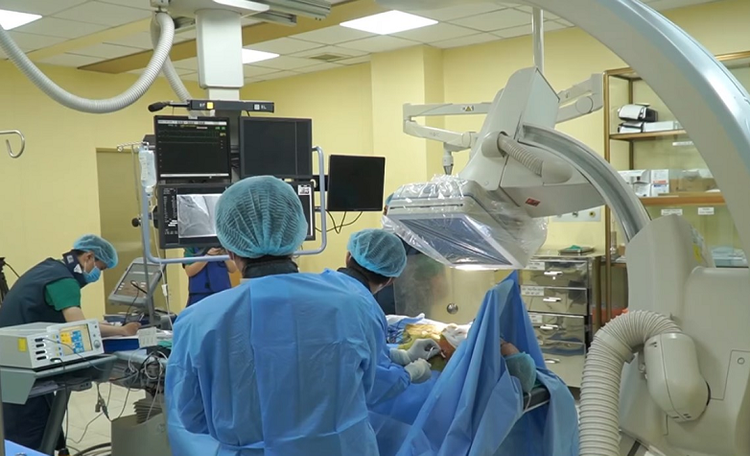 Ca can thiệp nút động mạch phế quản cho bệnh nhân - Ảnh BVCC