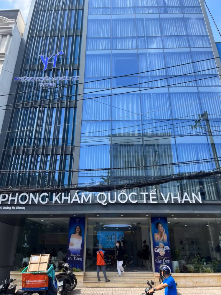 Sở Y tế tiến hành kiểm tra tại địa chỉ 17 Hoàng Dư Khương (phường 12, quận 10) - Ảnh: Sở Y tế TP HCM