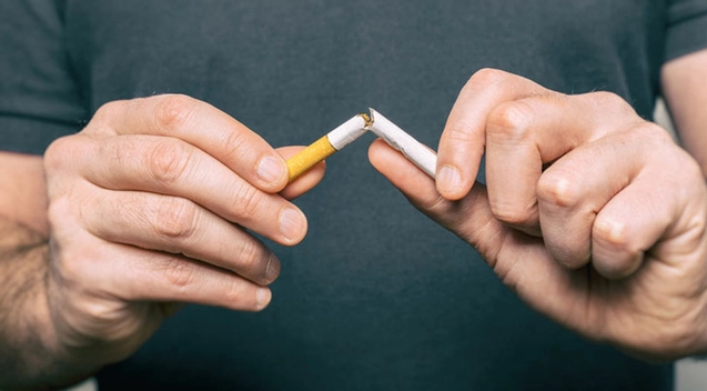 Nam giới cần bỏ hút thuốc lá để tăng số lượng tinh trùng và tốc độ di chuyển của tinh trùng.