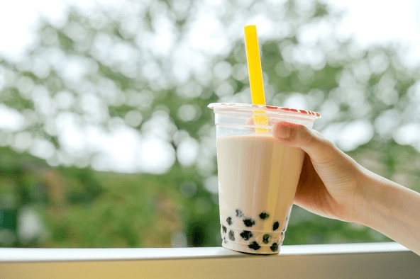 Bạn nên chọn trà sữa ít đường và ít topping.