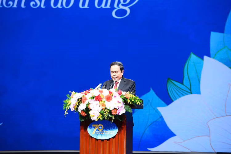 Chủ tịch Quốc hội Trần Thanh Mẫn phát biểu tại lễ kỷ niệm 70 năm Ngày Thầy thuốc Việt Nam - Ảnh: T.MINH