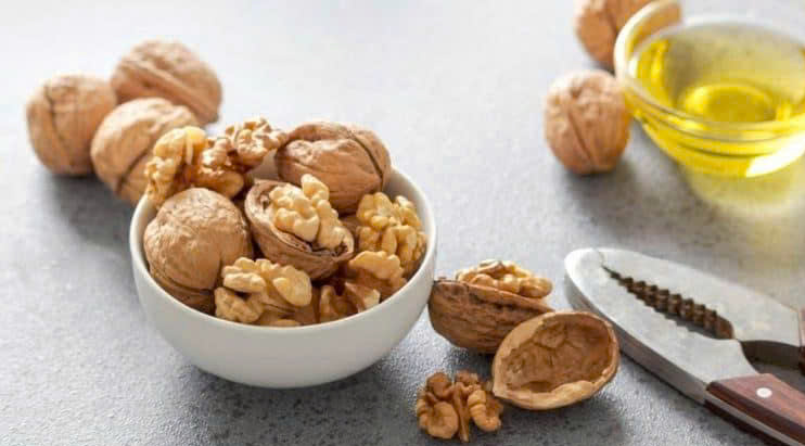 Các chất chống oxy hóa trong quả óc chó giúp làm chậm quá trình lão hóa, mang lại làn da hồng hào, tươi trẻ.