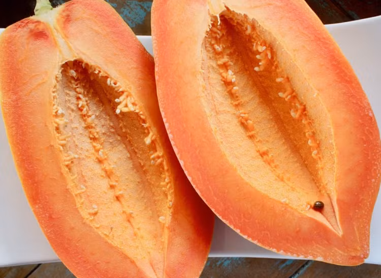 Đu đủ giàu vitamin và chất xơ tốt cho tiêu hóa và sức khỏe tổng thể...