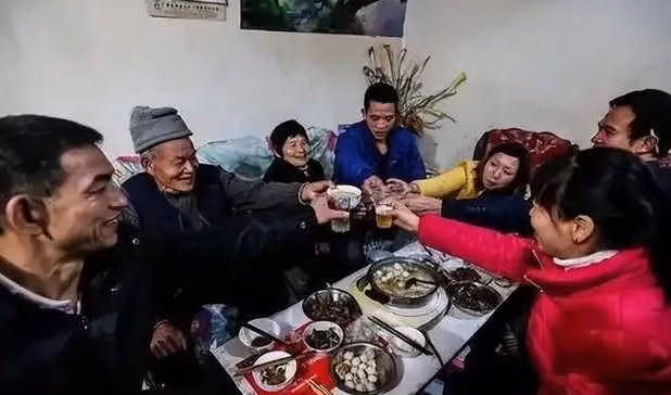 Sau bữa cơm, chúng tôi nhận ra tình cảm của nhau. Ảnh minh họa: Sohu