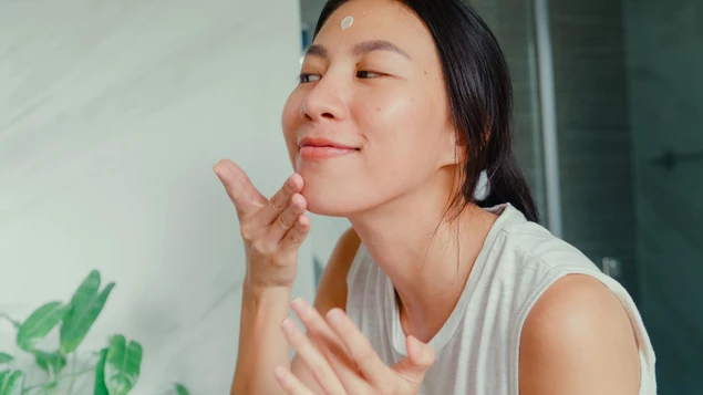 Kem dưỡng ẩm không chỉ cung cấp độ ẩm dồi dào mà còn làm dịu da, giảm kích ứng và tái tạo hàng rào bảo vệ tự nhiên. Kem dưỡng ẩm không chỉ cung cấp độ ẩm dồi dào mà còn làm dịu da, giảm kích ứng và tái tạo hàng rào bảo vệ tự nhiên.