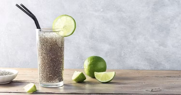 Nước chanh thêm hạt chia mang đến lợi ích sức khỏe có thể khiến nhiều người ngỡ ngàng. Ảnh: Healthline