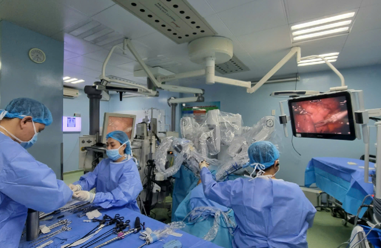 Phẫu thuật robot tại Bệnh viện Bình Dân- Ảnh: BVCC