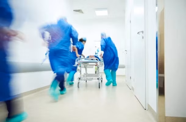 Vụ ngộ độc khiến 2 người chết, 20 người nhập viện cấp cứu được xác định do hóa chất acetonitrile có trong rượu trắng. Ảnh: Myhsn.