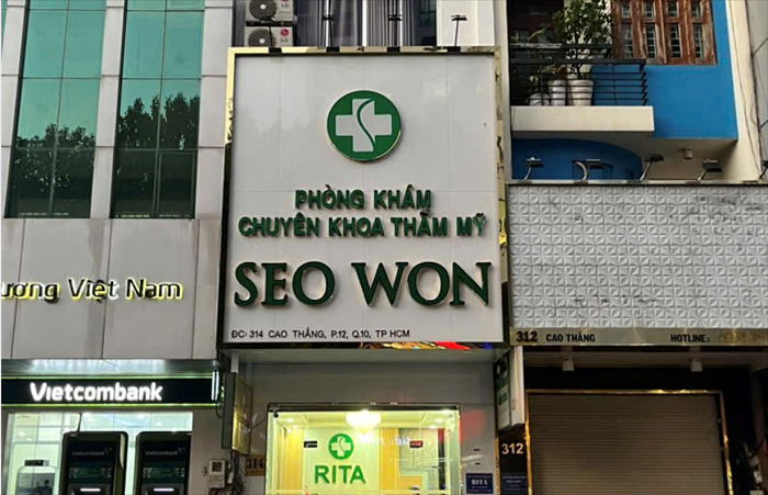 Phòng khám chuyên khoa Thẩm mỹ thuộc Công ty TNHH Phòng khám Thẩm mỹ Rita từng bị xử phạt vi phạm hành chính nay lại cung cấp dịch vụ hút mỡ bụng tại phòng khám vượt quá phạm vi chuyên môn kỹ thuật đã được phê duyệt và gây biến chứng sau thực hiện kỹ thuật - Ảnh: Sở Y tế TP HCM