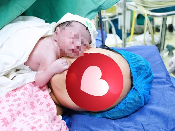Thai nhi 26 tuổi đã chào đời khỏe mạnh nhờ truyền ối - Ảnh BVCC