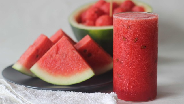 Dưa hấu là loại quả tốt cho làn da mùa hanh khô.