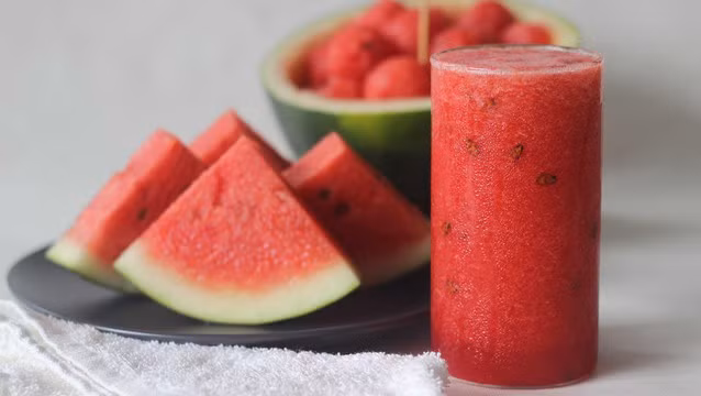 Dưa hấu là loại quả tốt cho làn da mùa hanh khô.