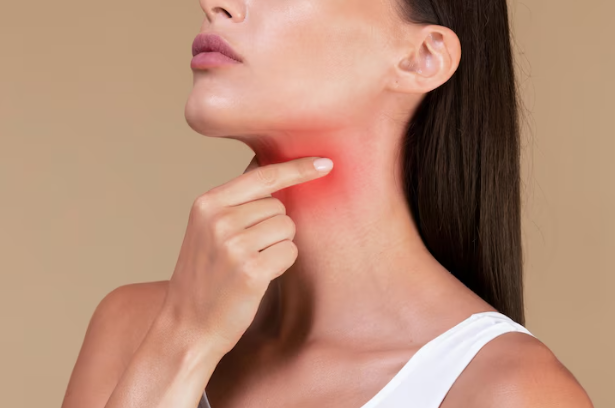 Ngứa họng có thể do kích ứng hoặc tác dụng phụ của thuốc.