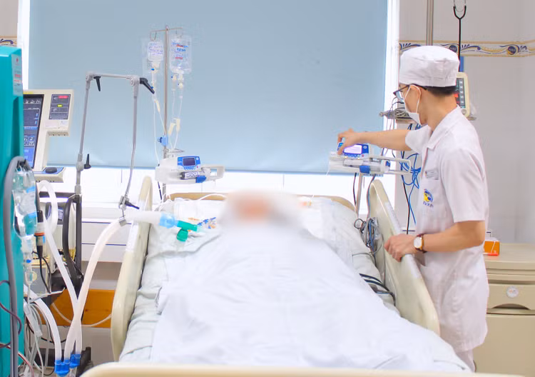 Viêm tụy cấp từ thói quen uống rượu bia mỗi ngày - Ảnh: BVCC