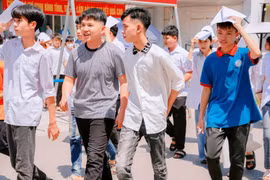 Thí sinh Bắc Ninh hoàn thành bài thi môn Toán vào lớp 10- Đề và gợi ý đáp án