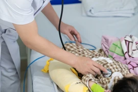 Nguy cơ biến chứng nặng do bệnh tay chân miệng ở trẻ nhỏ